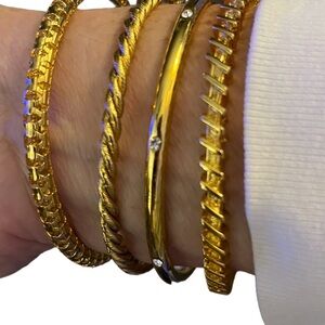 Vintage Lady Jacqueline Kennedy Bracelet set of 4 Gold Tone Bangles